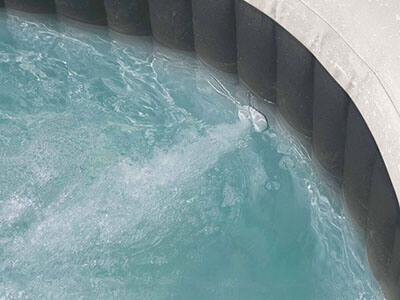 Luftblasen-Whirlpool mit Strahlensystem